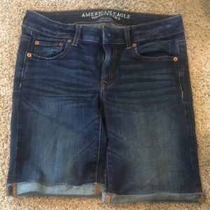 American Eagle Skinny Bermuda jean shorts size 4